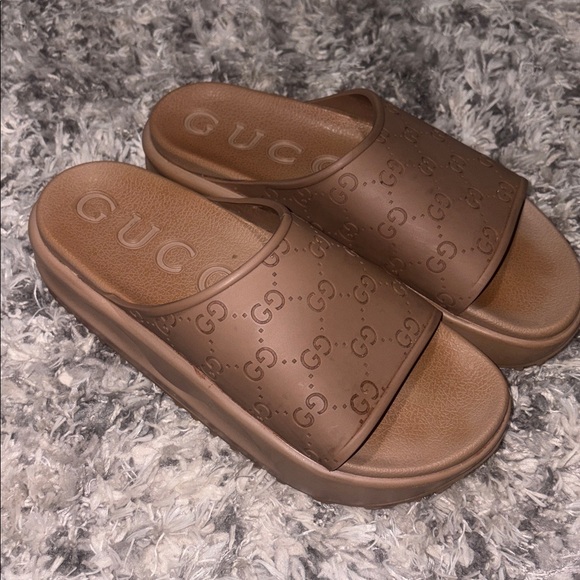 Gucci Rubber platform clogs Size 9 - Picture 3 of 15